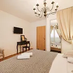 Della Apartment