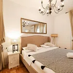 Apartment Della