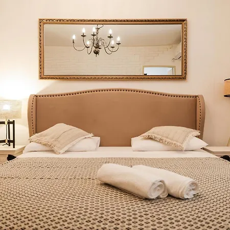 Della Biograd Na Moru