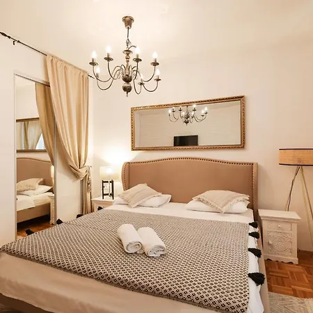 Della * Biograd Na Moru