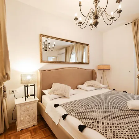 Apartment Della