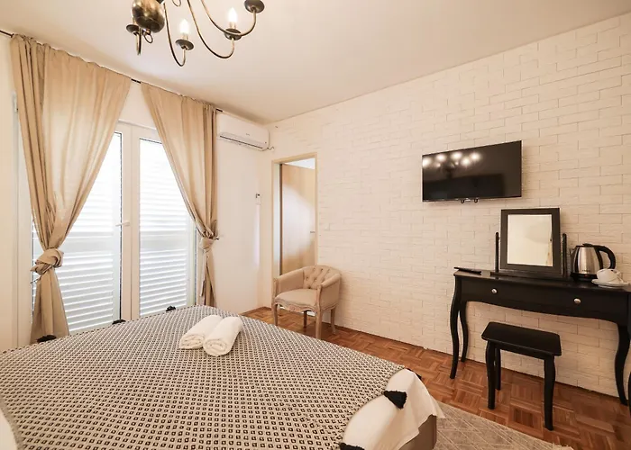 Della Биоград-на-Мору